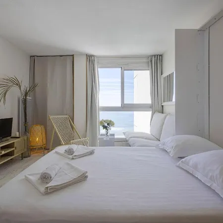 Superbe Face à La Accès Direct