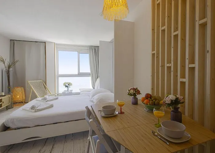 Superbe Face A La Acces Direct 比亚里茨